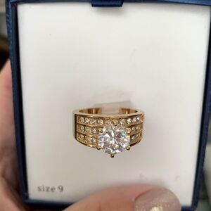 Size 9 goldtone ring